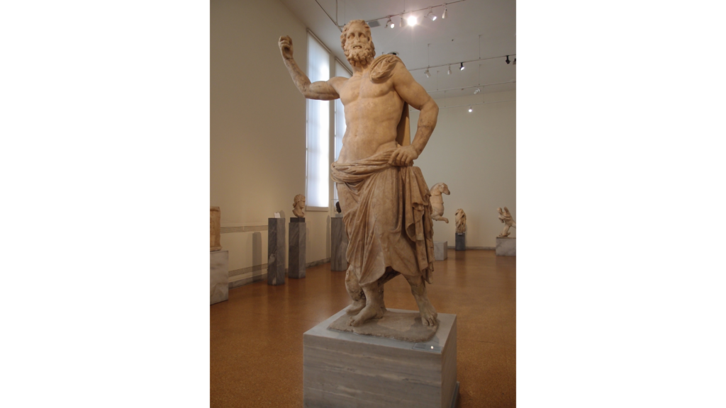 ミロス島から出土したポセイドーン像（アテネ国立考古学博物館所蔵）